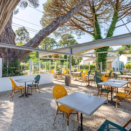 Le Parasol Hotel 3*