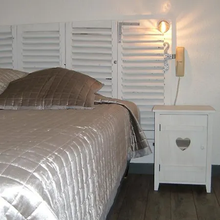 Отель Le Parasol Арс-эн-Рэ