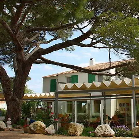 Le Parasol Hotel 3*
